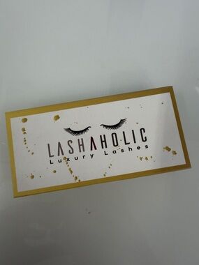 Lashaholic Luxury Lashes  false lashes new